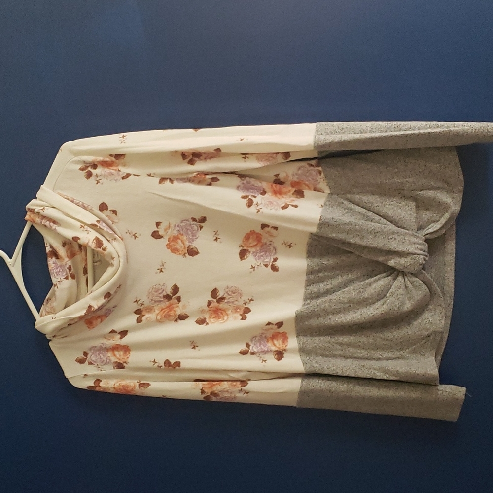 24/7 Maurices long sleeve cowl shirt size medium